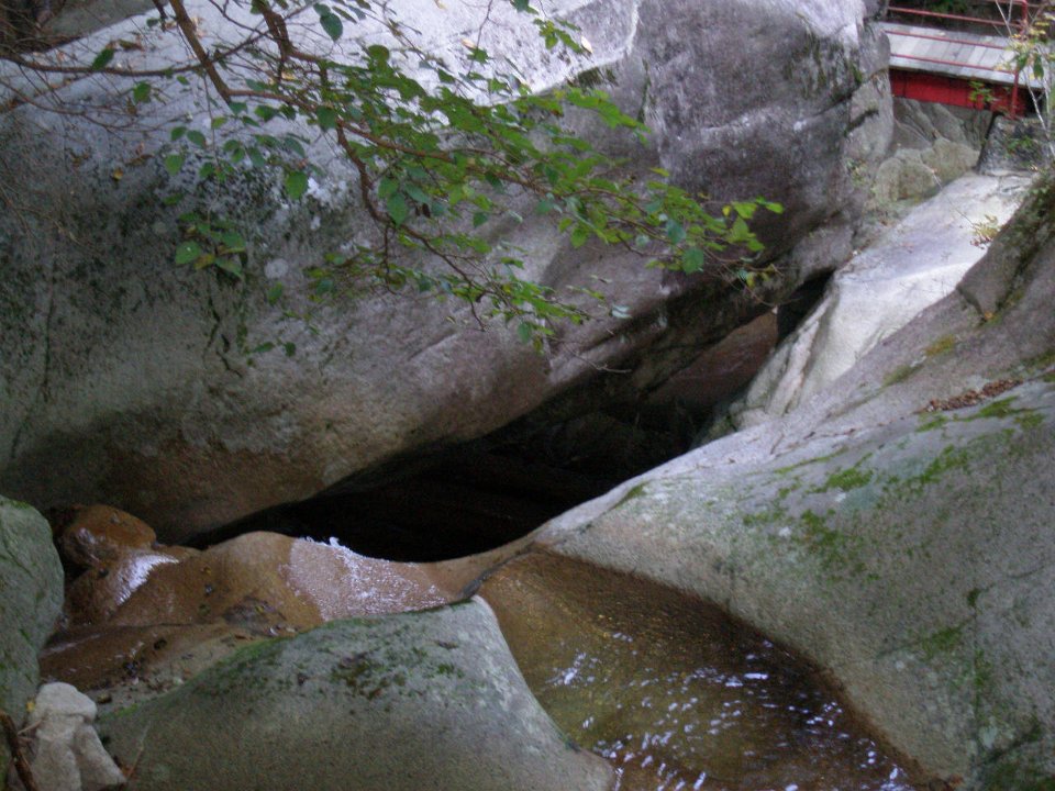 PB030702
